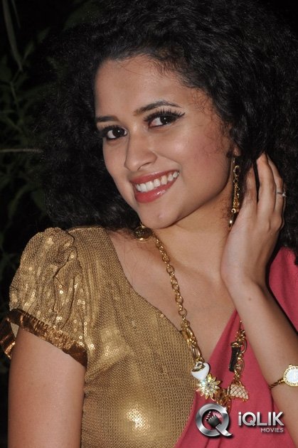 Soumya-at-Pora-Pove-Movie-Audio-Launch